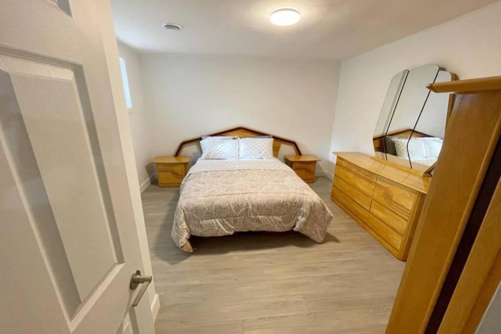 Stylish and luxurious apartment basement unit photo 2