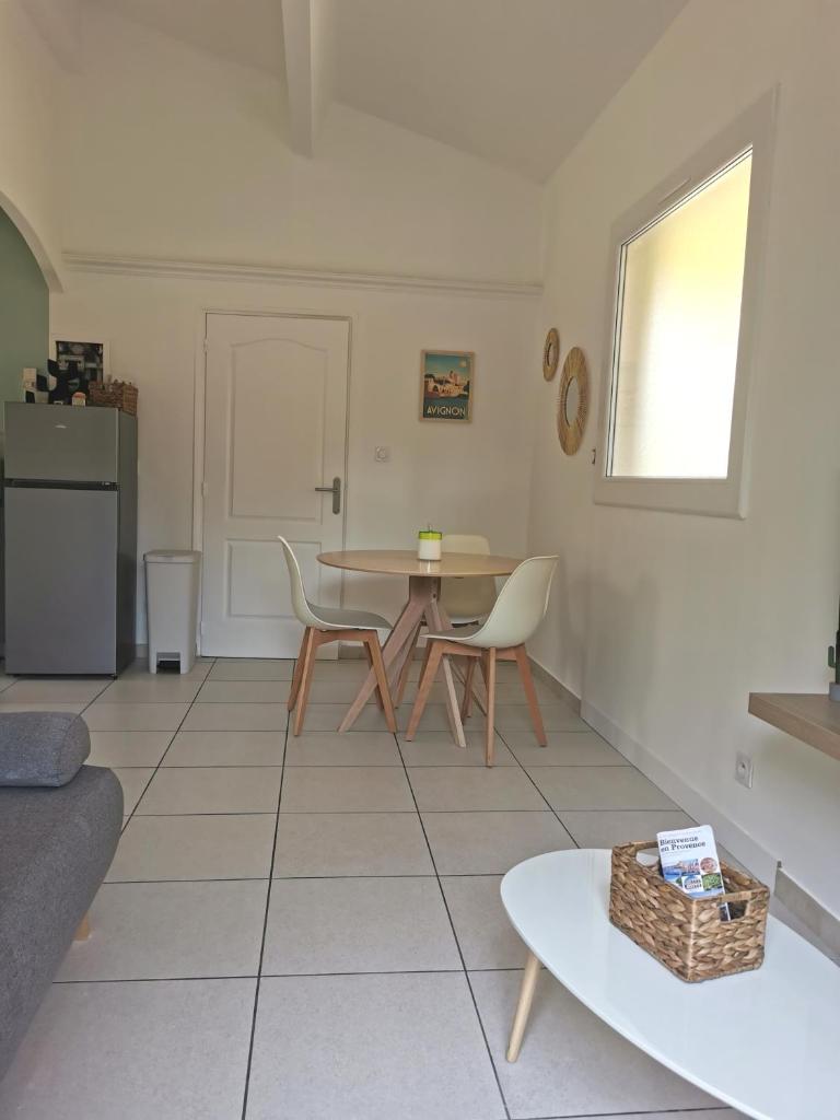 Charmant T2 avec extérieur au cœur du Vaucluse photo 3