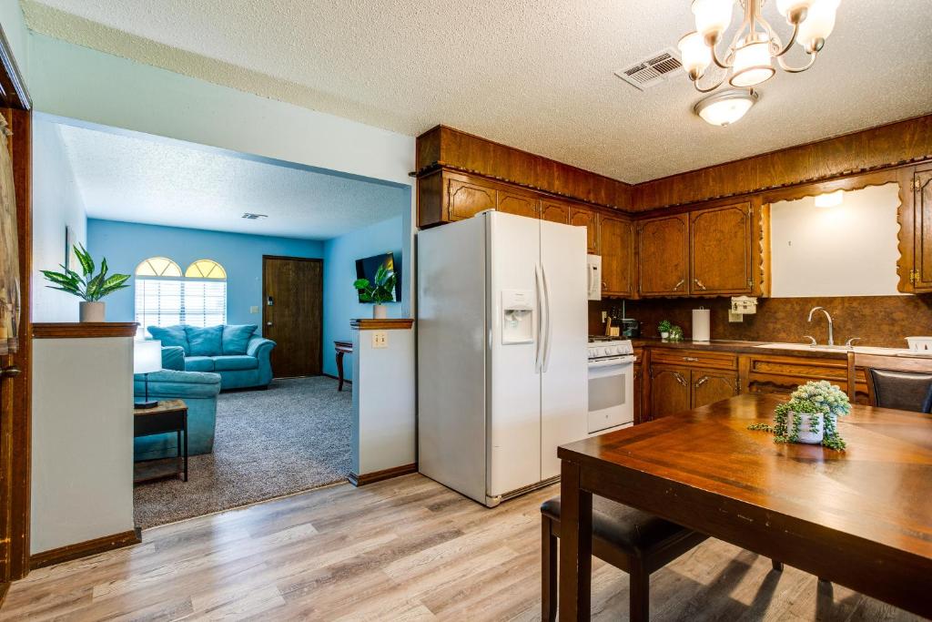 Pet-Friendly Midwest City Home, 10 Mi to Dtwn OKC! photo 2