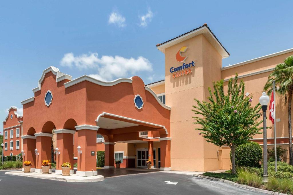 Comfort Suites The Villages image