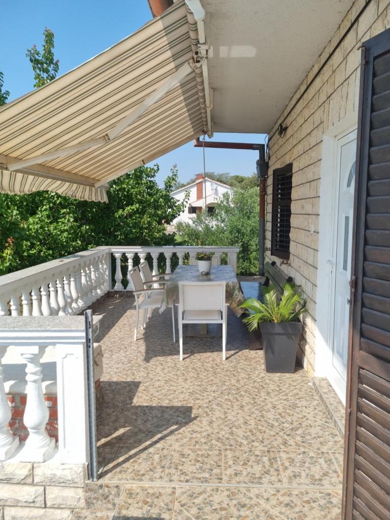 Apartment Roko (10m from the beach) photo 1