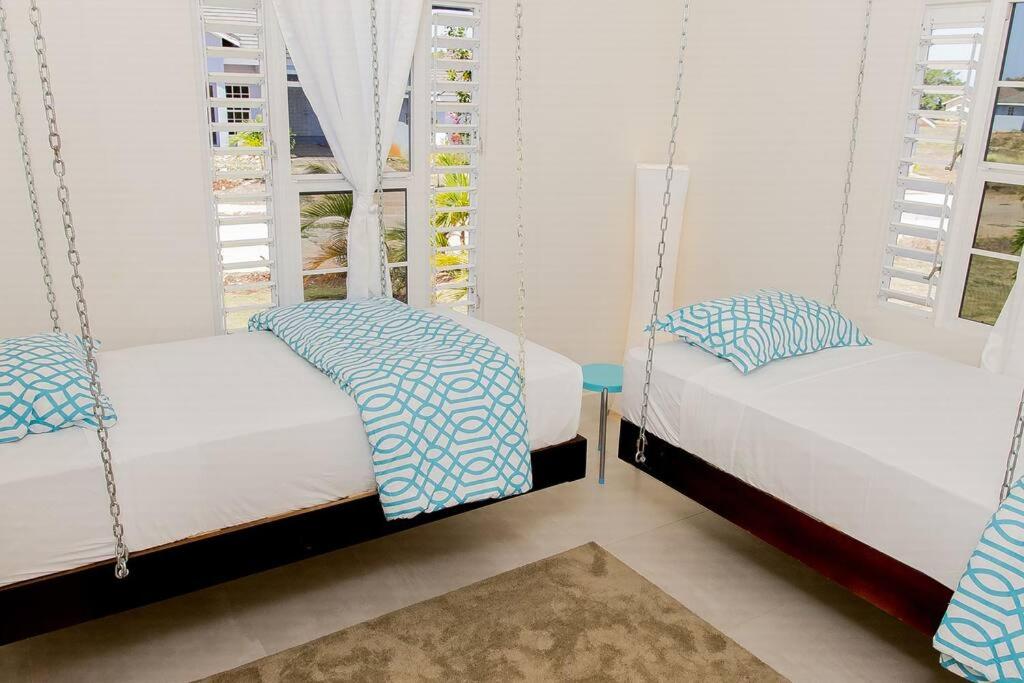 Modern & Spacious 2-BDRM/ Gated/Near Ocho Rios photo 2