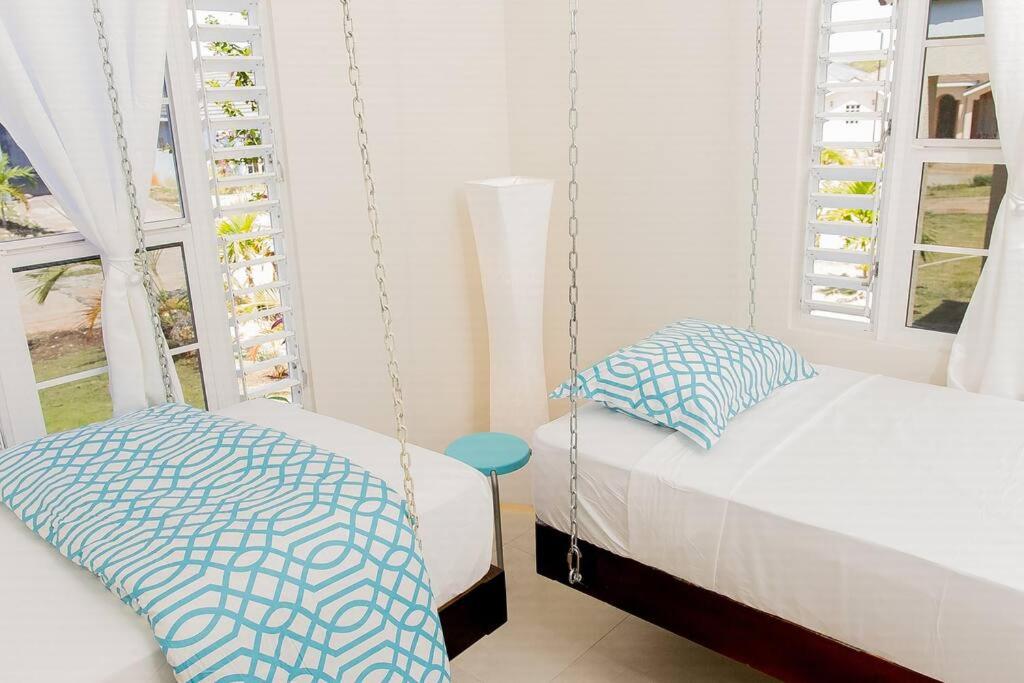 Modern & Spacious 2-BDRM/ Gated/Near Ocho Rios photo 3