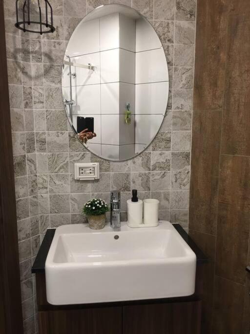 Lovely condo with swimming pool. photo 4