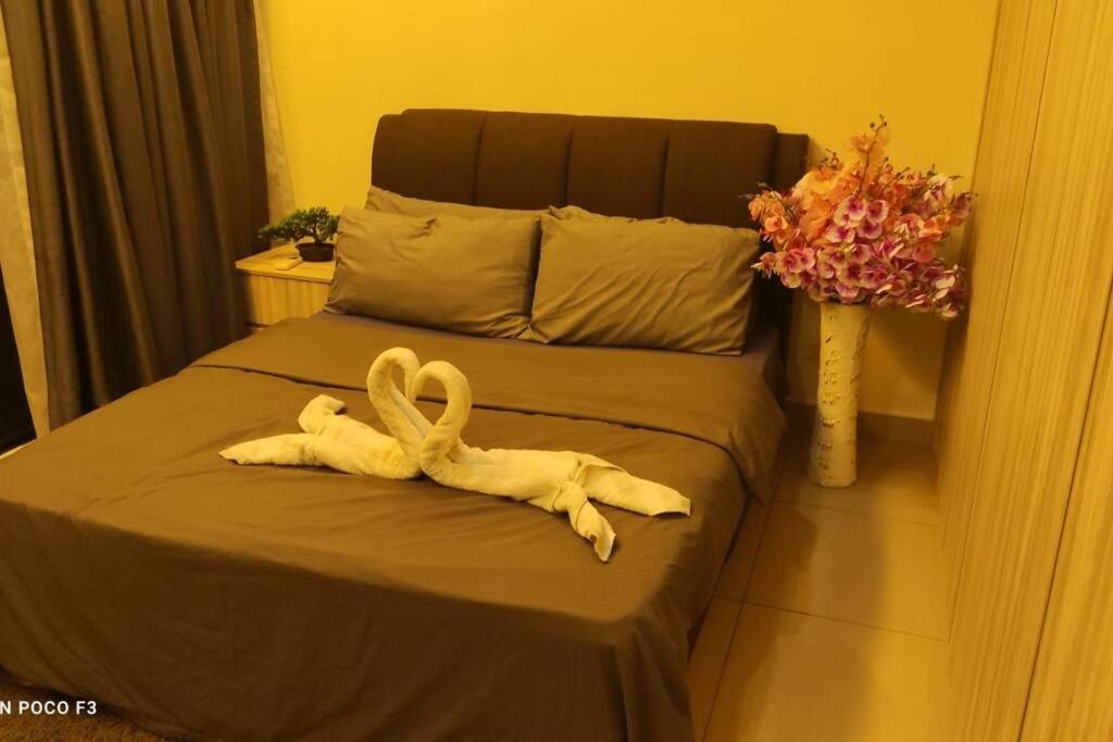 HA206 - WI-FI- NETFLIX-PARKING- SWIMMING POOL- CYBERJAYa, 3073