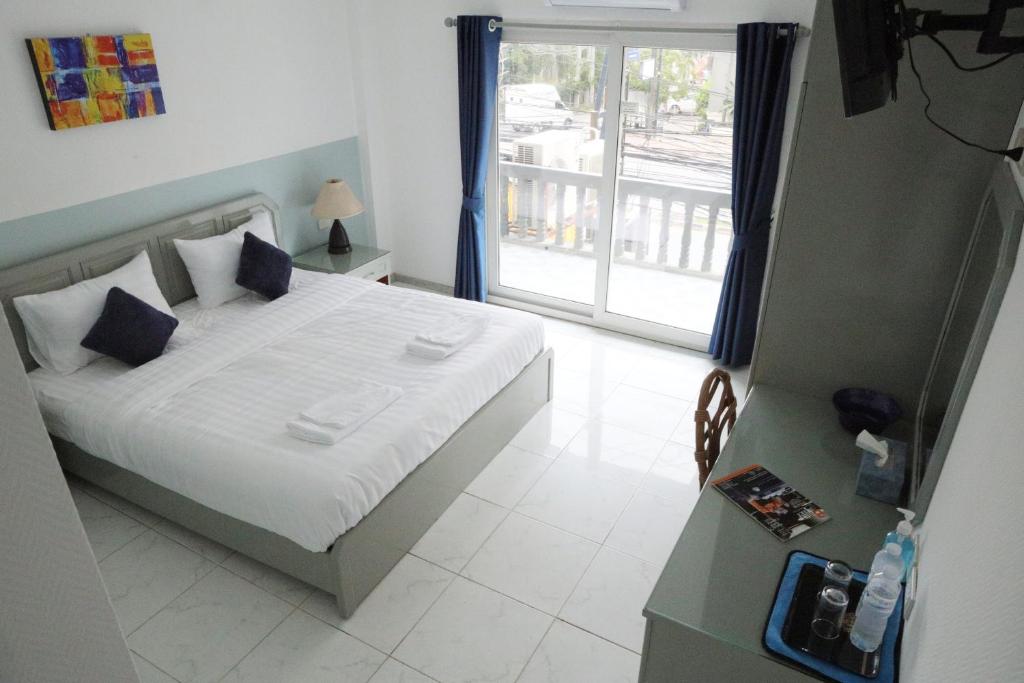 Aloft Hotel and Hostel Pattaya photo 2