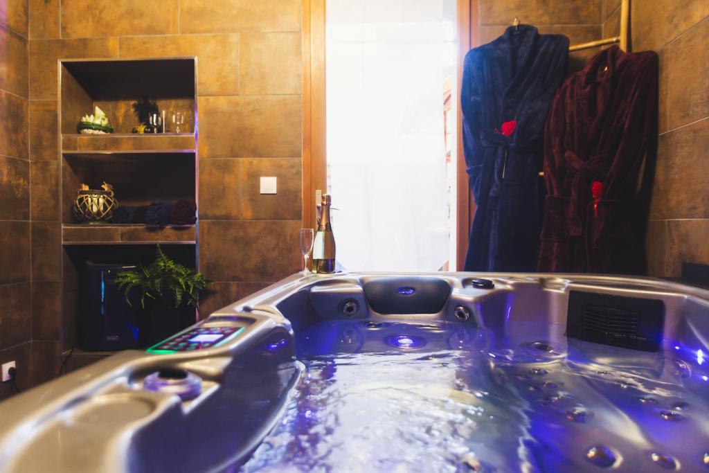 Le Charme Martégal Suite/Spa photo 3