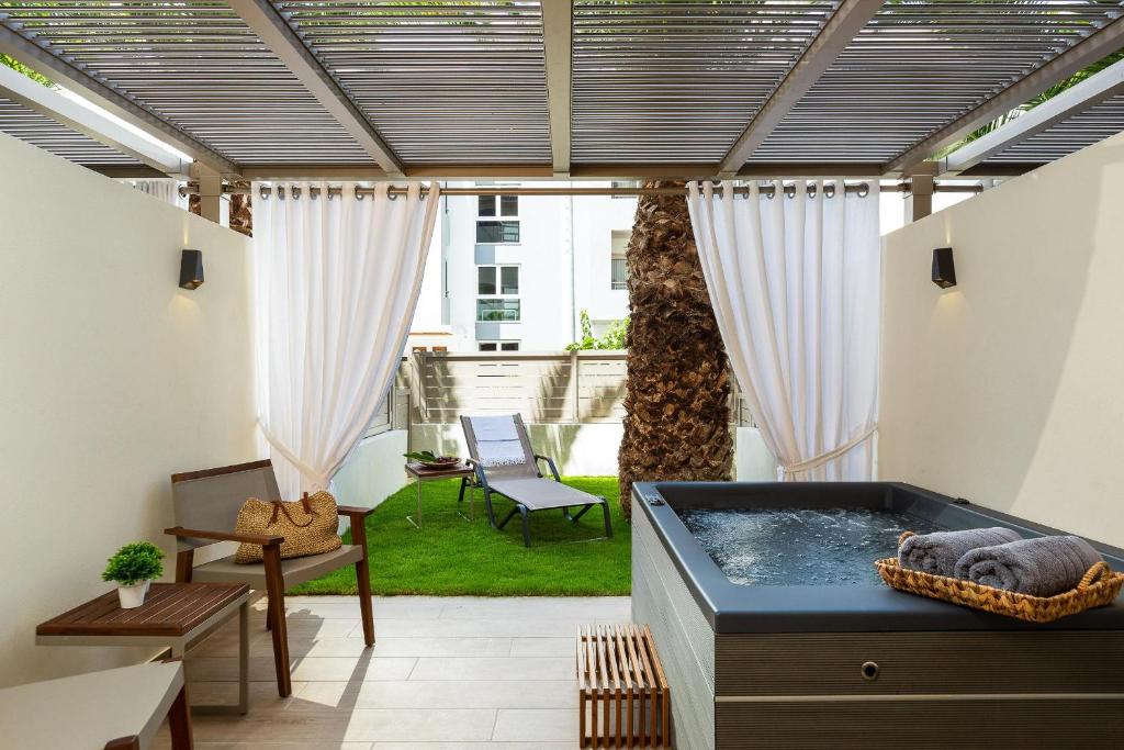 Theartemis Palace photo 2