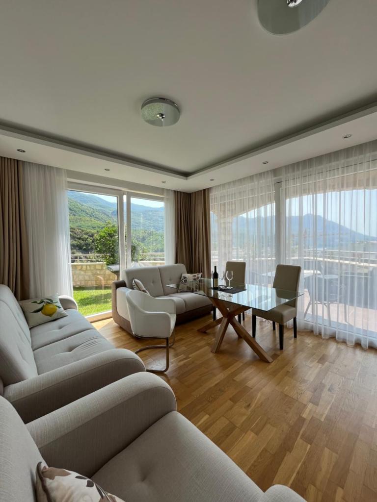 Family Lux Apartments - Lemon Garden and Pool photo 2