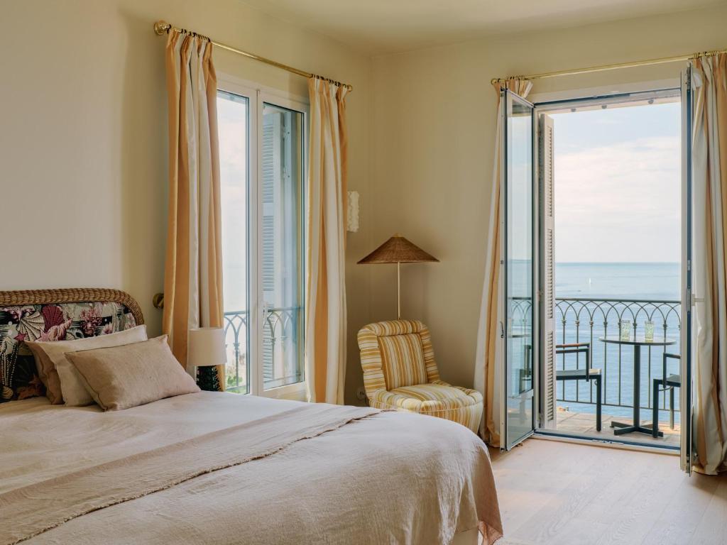Hôtel La Pérouse Nice Baie des Anges - Recently fully renovated photo 3