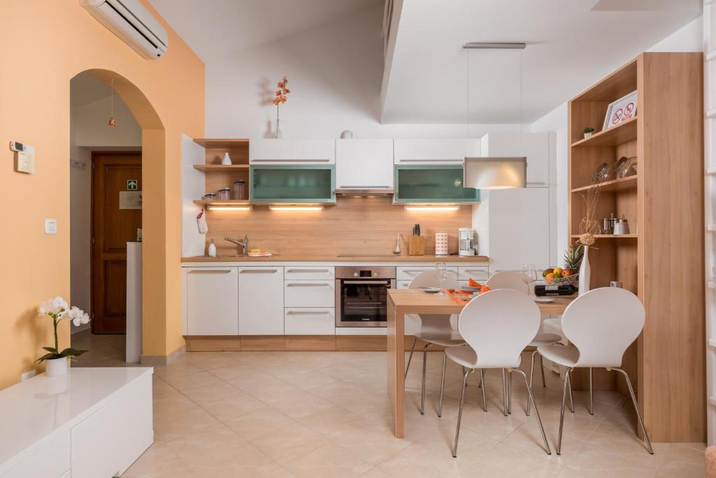 Rona Apartment JM 38