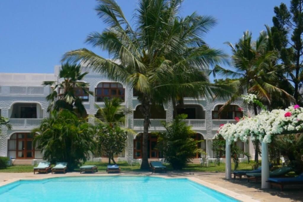 Apartment, pool, beach access nearby Simba A201