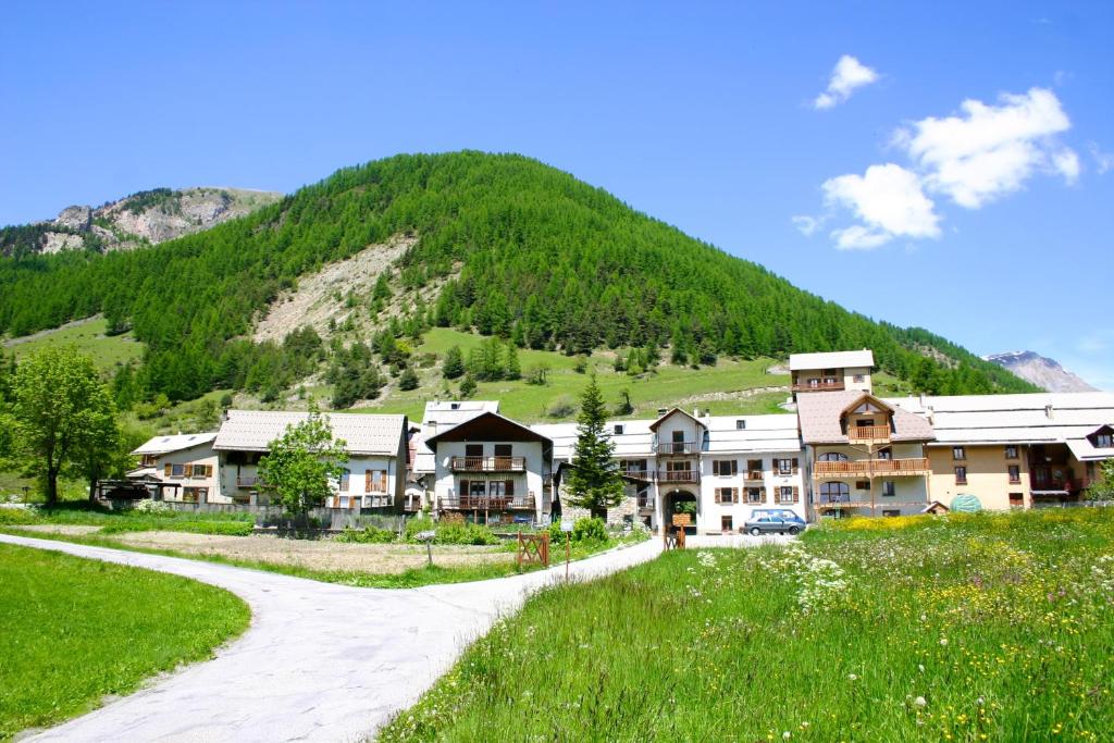 Studio avec terrasse amenagee et wifi a Arvieux a 1 km des pistes photo 2