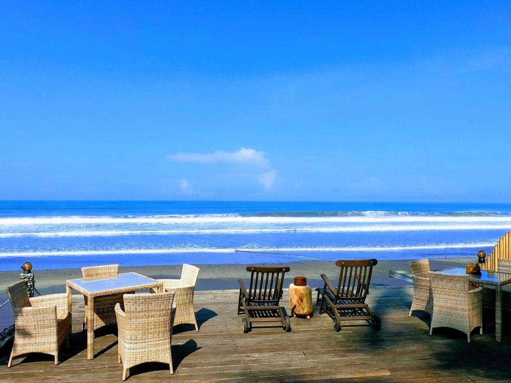Beachfront Villa Nixie and the Sea photo 2