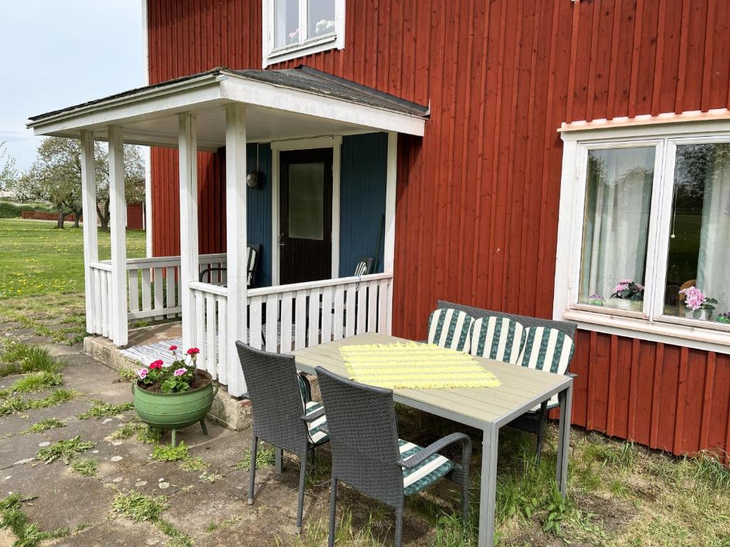 Cozy red cottage in the countryside outside Vimmerby photo 3
