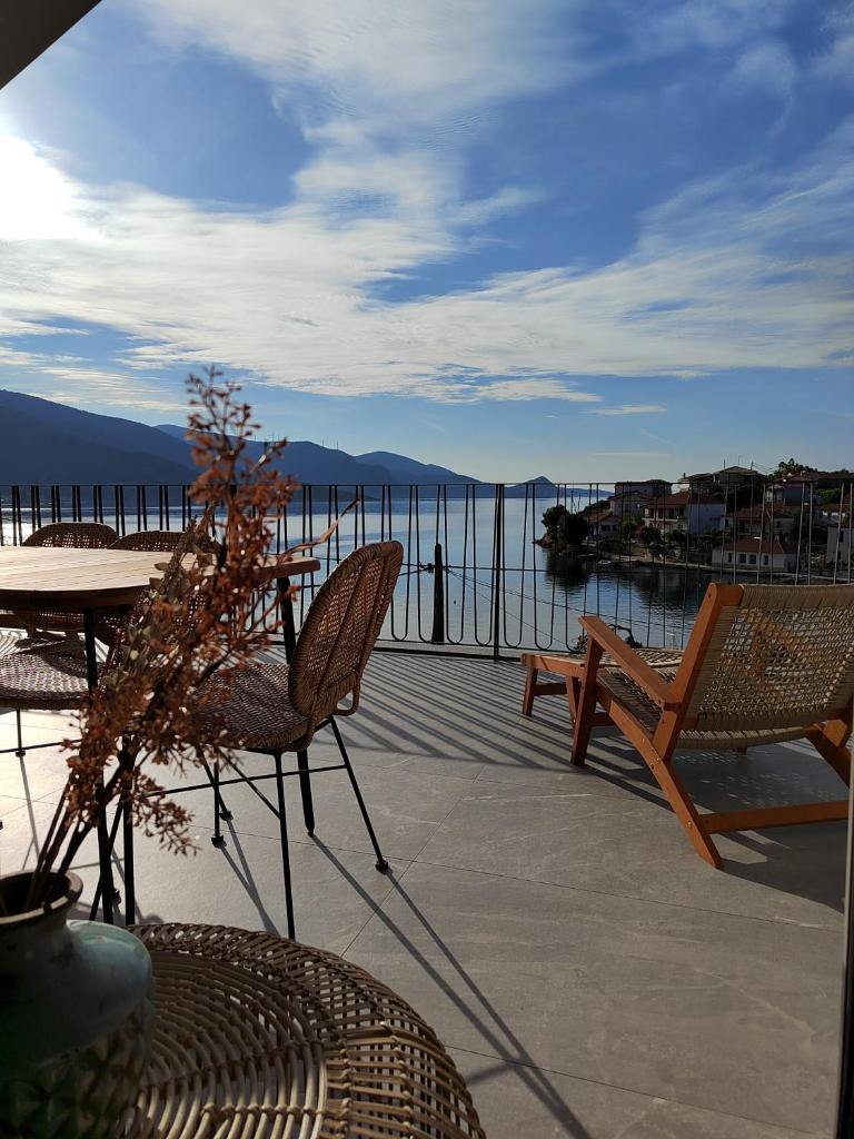Trizonia Mare Suites photo 2