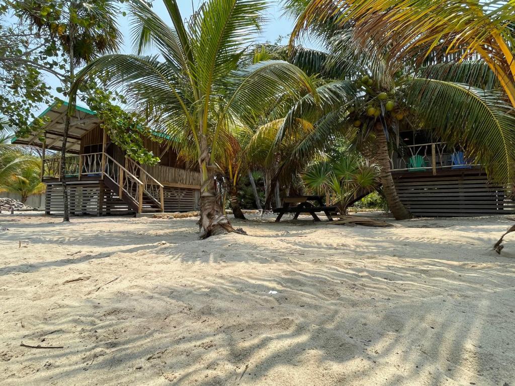 On The Beach Bungalows - Flip Flop #1 photo 2