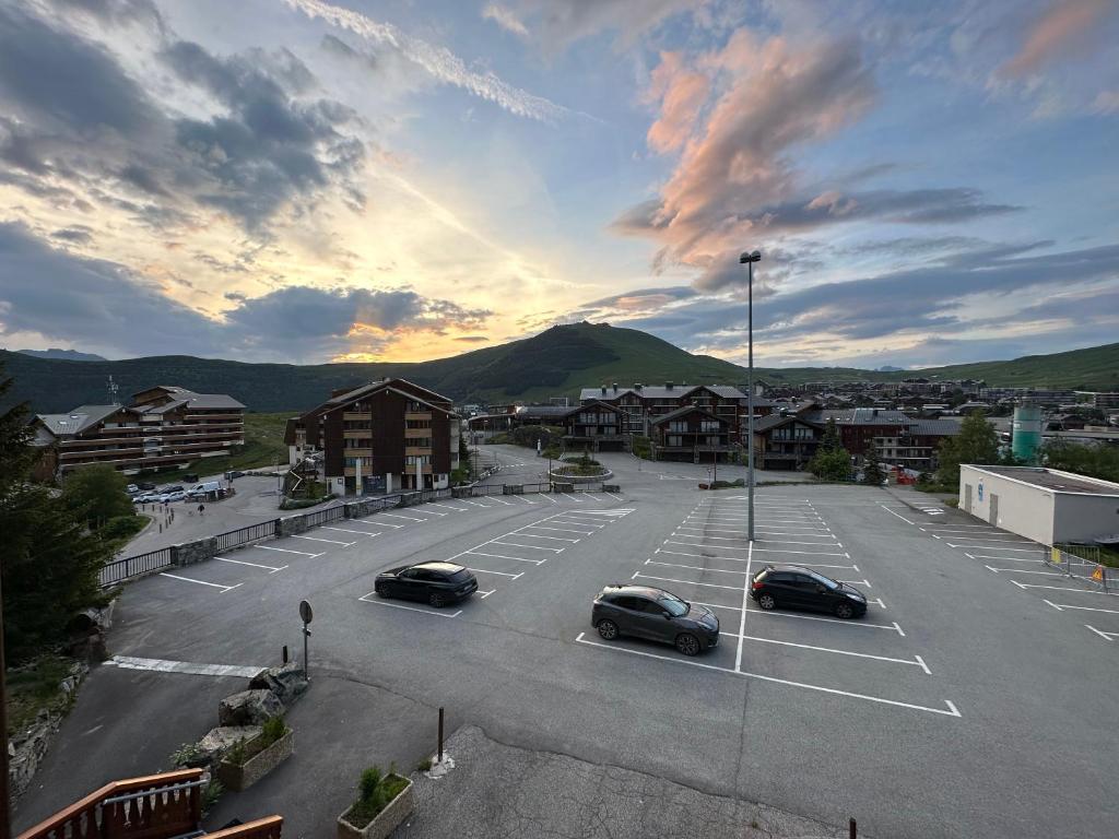 Le Val d'Huez, Vue sur le Village et le Domaine photo 1