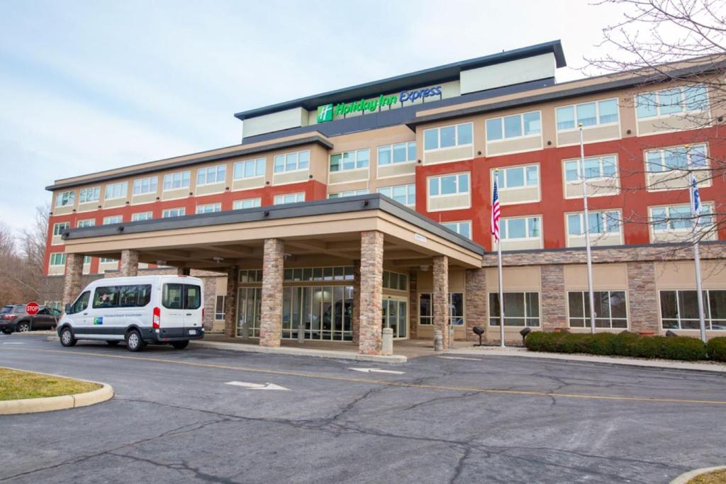 Holiday Inn Express Columbus Airport - Easton, an IHG Hotel image