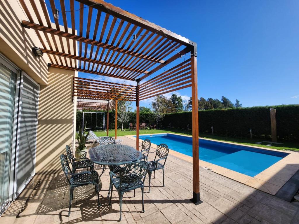 Casa en Club de Campo. Parque y Pileta. photo 3