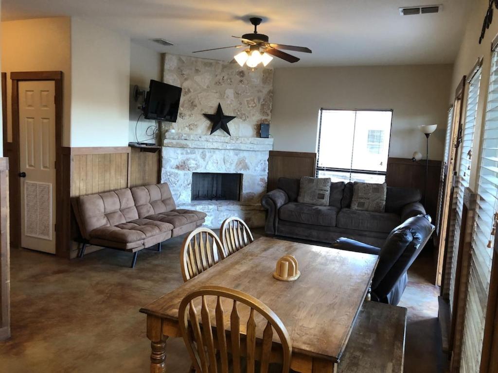 Garner State Park/Frio River Getaway in Concan photo 3
