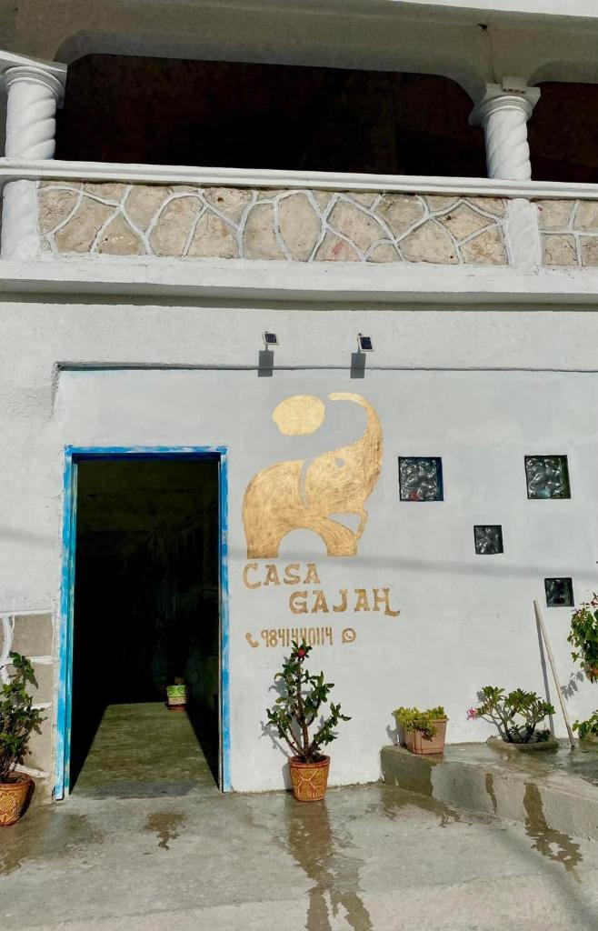 Casa Gajah Hotel Cuyo photo 4