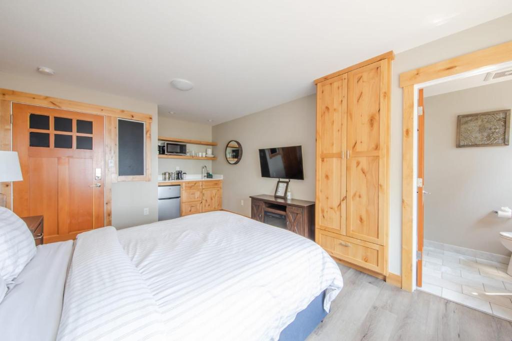 Lakeside Hotel room #6 in Kings Beach photo 4