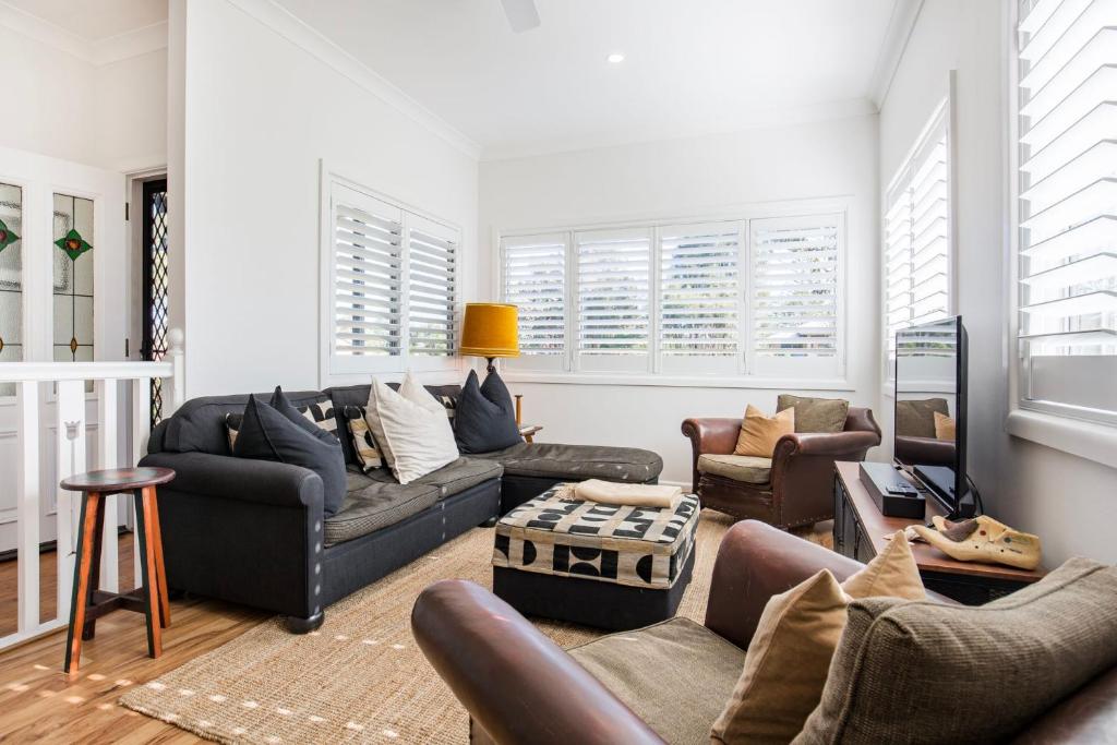Amaroo - Pet Friendly - 2 Mins Walk to Beach - Outdoor Fireplace photo 1
