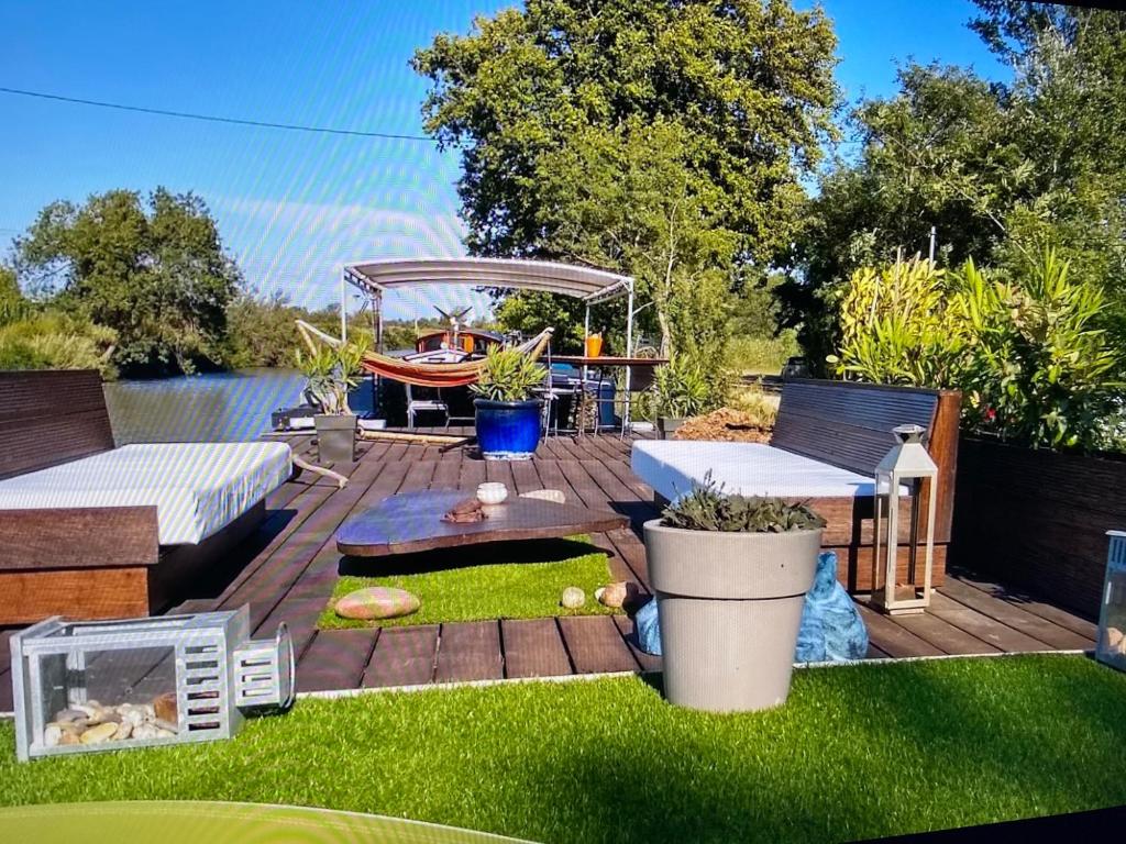Chambre d'hôte insolite sur une péniche photo 2
