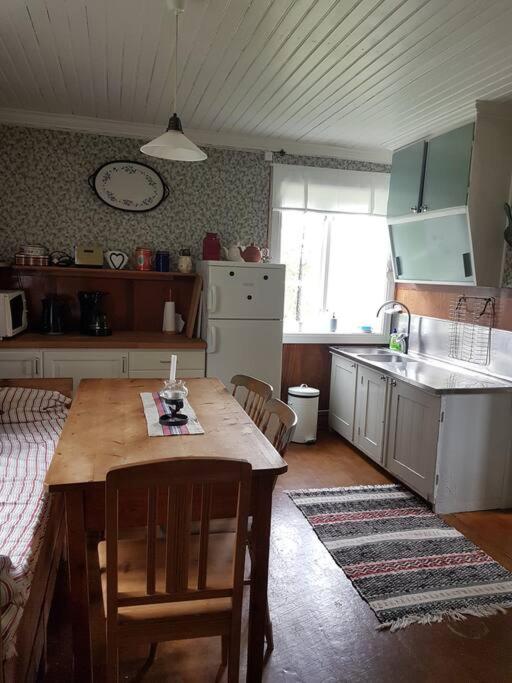 Charmig gård med bastu, strandtomt och utedusch i naturskönt område photo 3