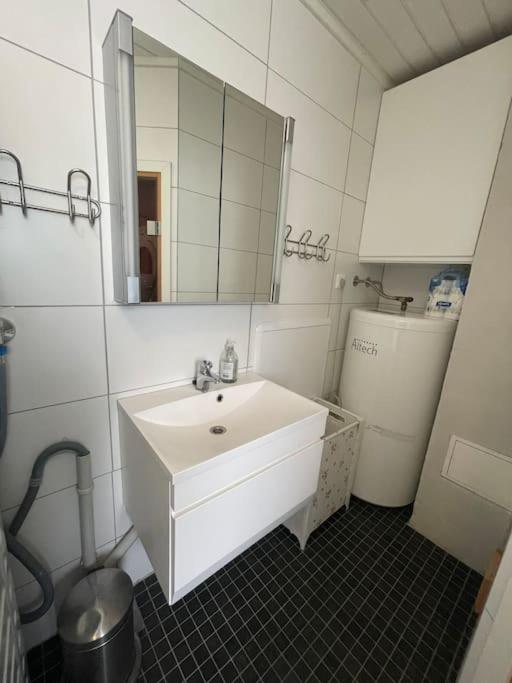 Moderne leilighet med badstue og havutsikt photo 1
