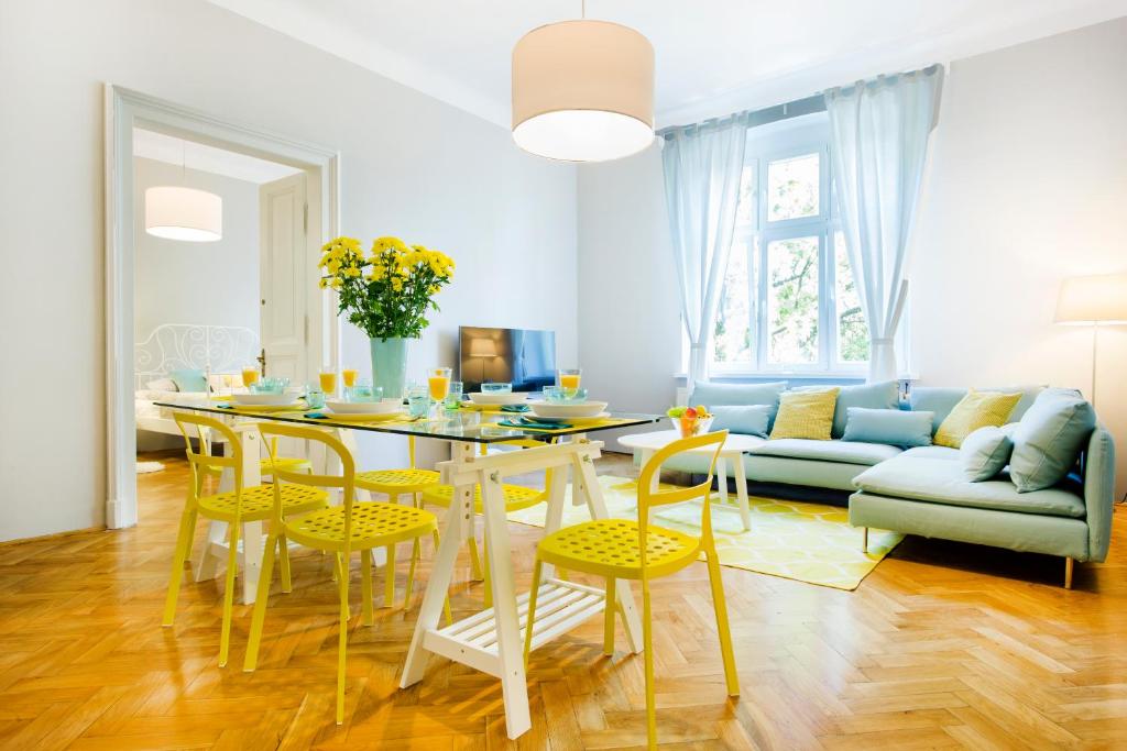 Tyzenhauz Grand Apartaments Room Type - Two-bedrooms Apartment with balcony (10 adults) - 32 Marszalka Josefa Pilsudskiego Street 