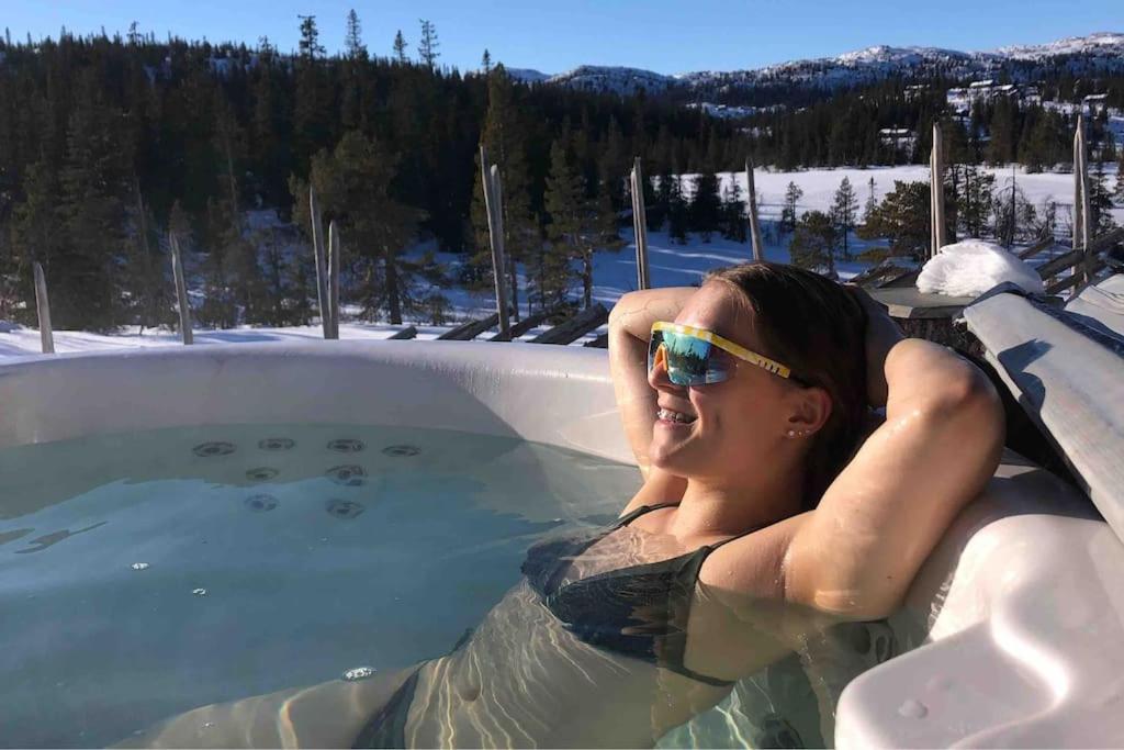 Flott 4 soveroms hytte m boblebad på Vegglifjell