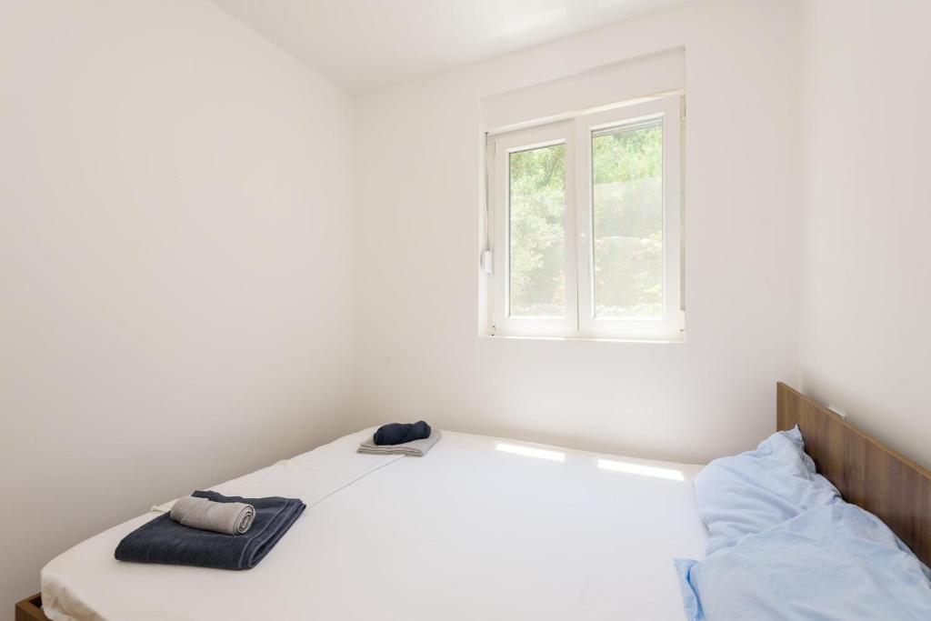 Peninsula Apartment photo 2