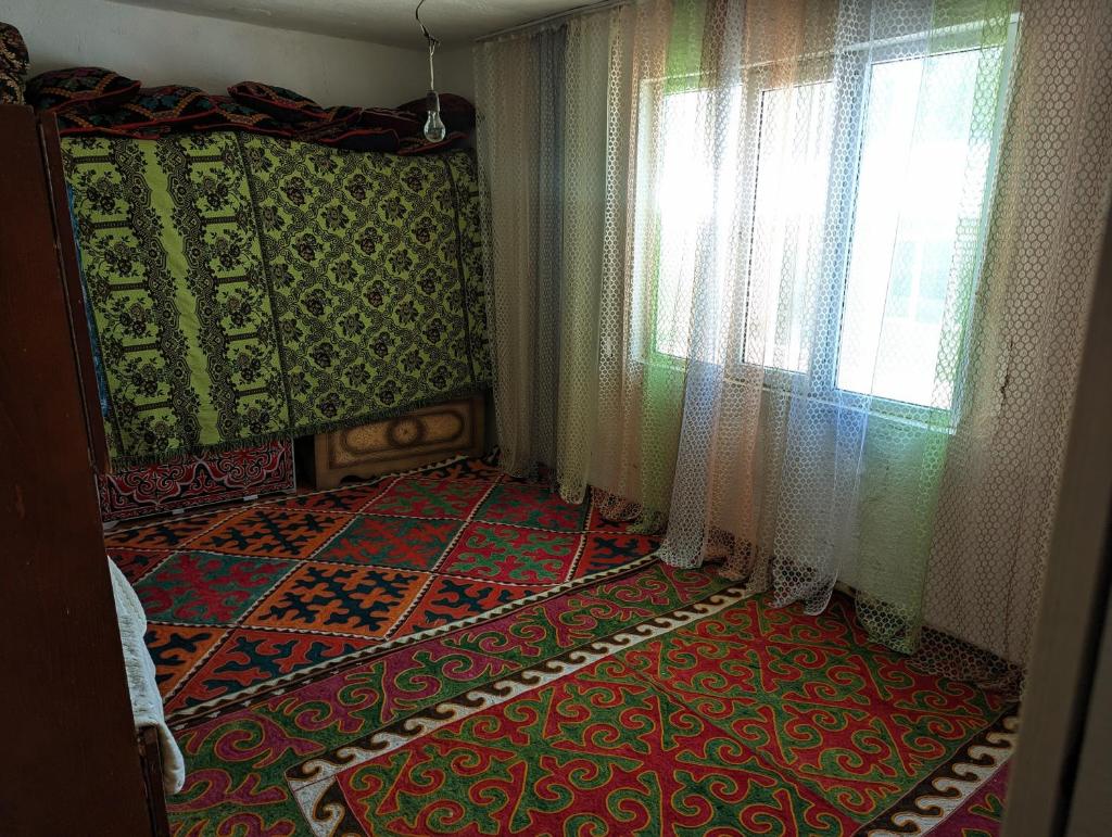 Almaz teacher's Guest House photo 3