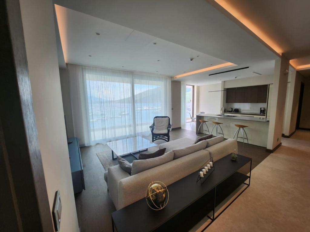 Portonovi - Marina Residences Sea View Apartment photo 4