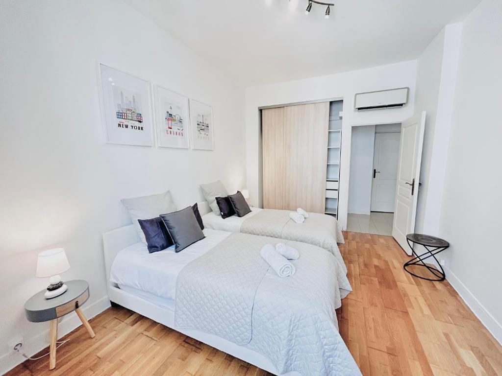 2 Bedroom flat Cannes Center La Croisette Banane - Tap to explore photos