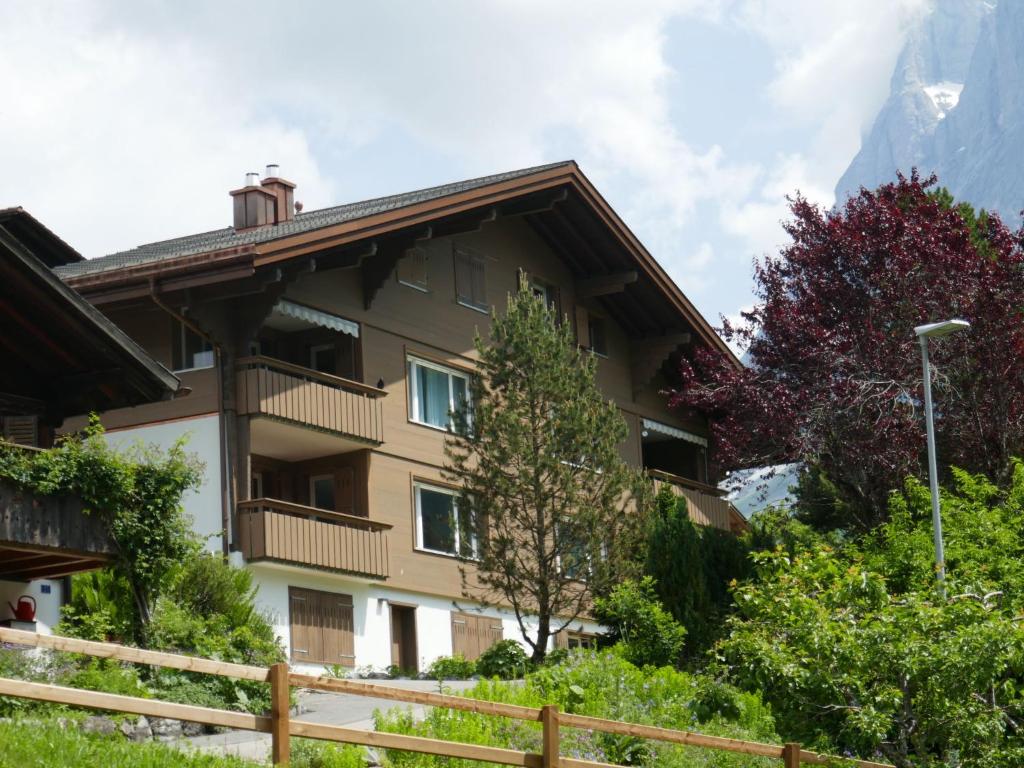 Apartment Chalet Casa Almis 5 by Interhome