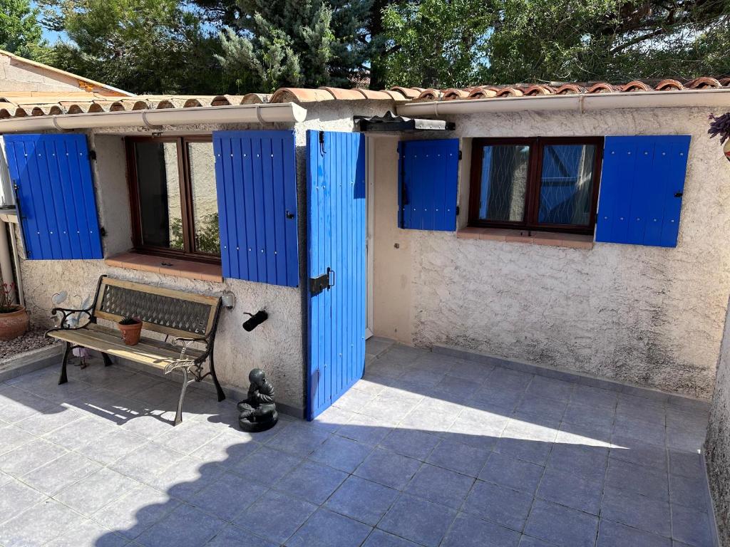 Studio les Iris climatisé, entre mer et collines, classé meublé de tourisme 2 étoiles photo 4