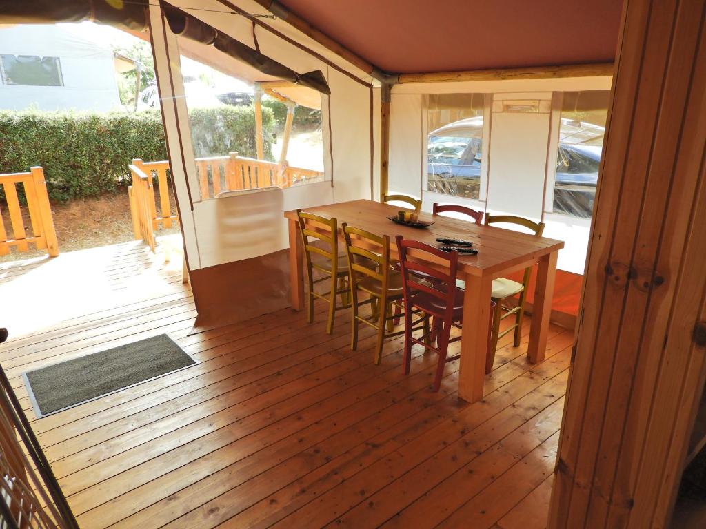 Drago Tours LODGE TENT Holiday Deluxe, Lanterna photo 3