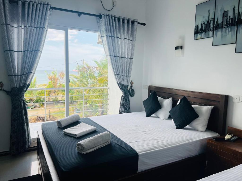 Liyonaa Beach Hotel photo 1