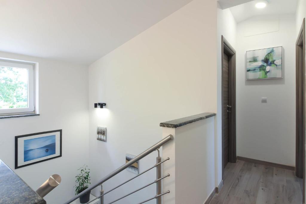 Wonderful villa wit pool surrounded by nature, high level of privacy a few minutes by the beach and town center by car photo 4