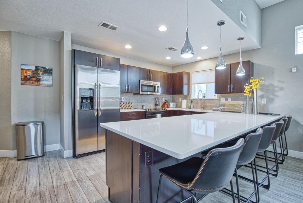 Modern Townhome near Old Town, Breweries, & River! photo 1