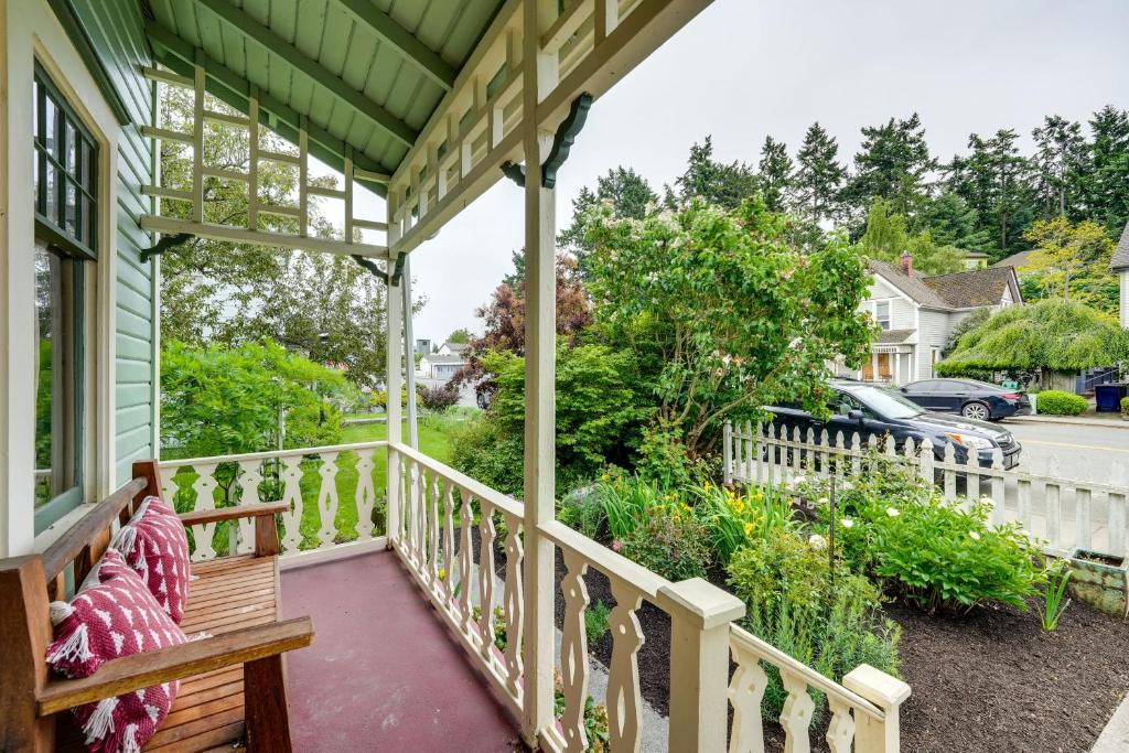 Charming La Conner Vacation Home with Fireplace! photo 1