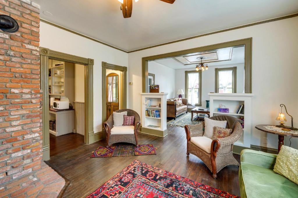 Charming La Conner Vacation Home with Fireplace! photo 2
