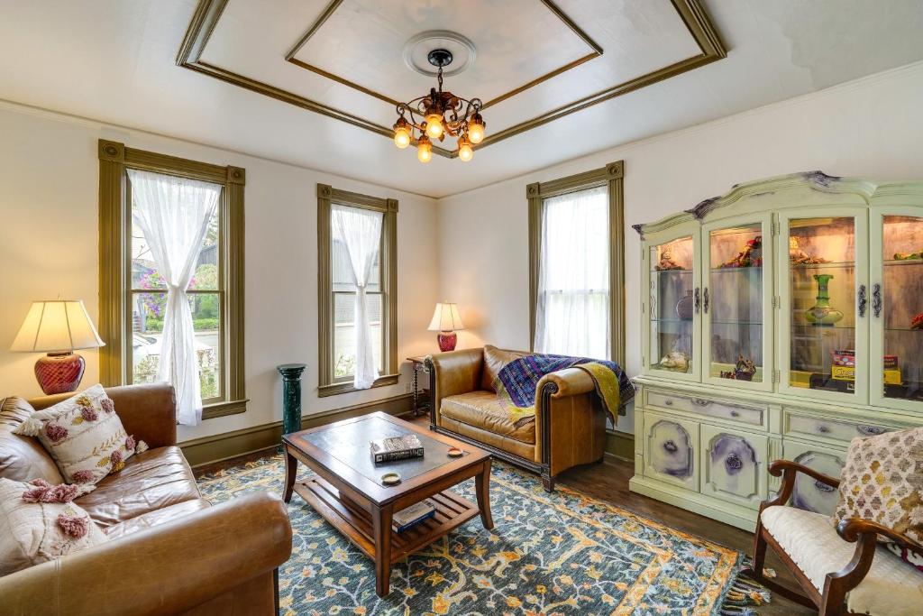 Charming La Conner Vacation Home with Fireplace! photo 3