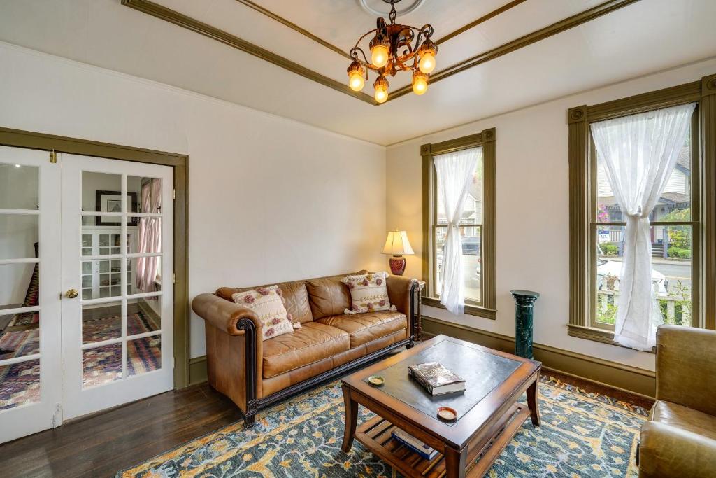 Charming La Conner Vacation Home with Fireplace! photo 4