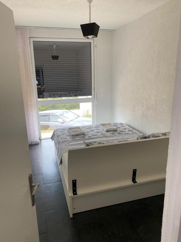 APARTMAN U PRIZEMLJU S 2 SOBE photo 3