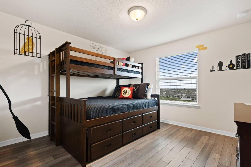 Luxury Six Bed Four in Bath Windsor Island BSV1707 photo 3