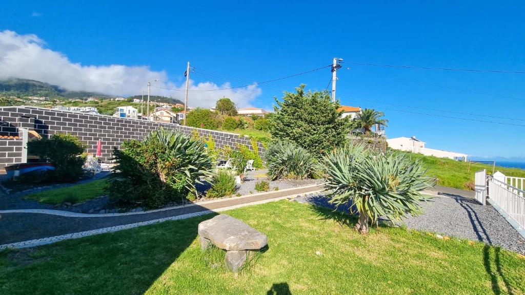 Casa Mendes in Arco da Calheta with a Panoramic Ocean and Mountain View photo 3